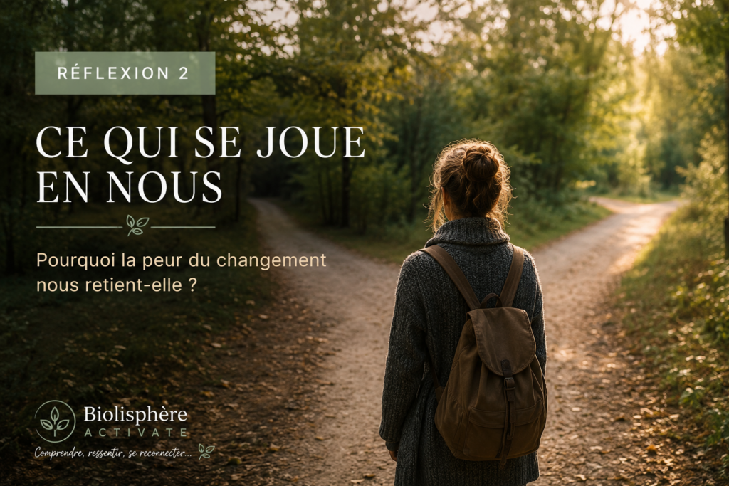 Personne face à deux chemins symbolisant la peur du changement et l'inconnu